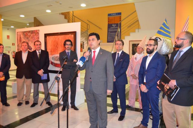 La exposición 'Fuego y Fiesta' reúne la mirada de grandes artistas murcianos sobre el Entierro de la Sardina