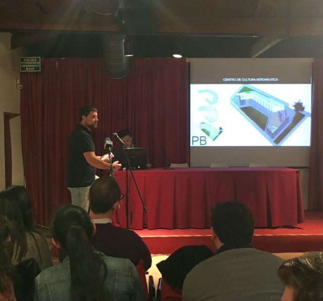 Alumnos de Arquitectura de la UCAM proyectan sus ideas sobre lo que puede ser el futuro Museo de Cultura Aeronáutica de San Javier