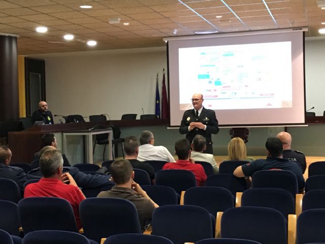 Policías locales se forman sobre el terrorismo jihadista como amenaza global y local  en una jornada organizada por la concejalía de Seguridad Ciudadana