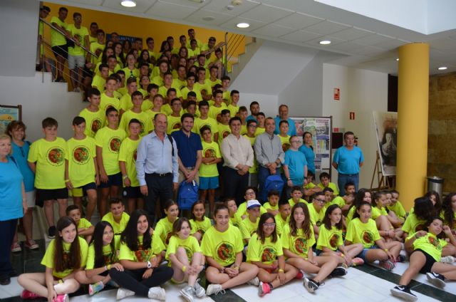 Más de un centenar de chicos y chicas , de entre 8 y 17 años, participan en el 27 Campeonato de España Juvenil 'Copa S.M. El Rey' de Palomos Deportivos, en San Javier