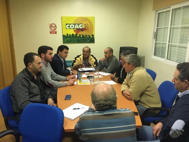 El alcalde compromete la colaboración municipal con las problemáticas de la agricultura local