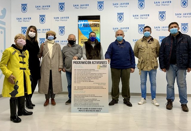 La Feria de Asociaciones vuelve a la explanada Barnuevo, en Santiago de la Ribera