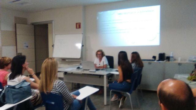 El CAVI San Javier fue ponente sobre violencia de género entre adolescentes en el plan regional de formación continuada en Pediatría