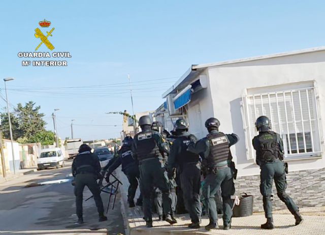 La Guardia Civil detiene a tres violentos delincuentes por el apuñalamiento de un hombre en San Javier