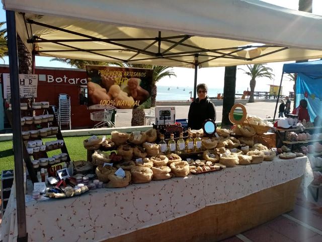 Mercado artesano del Mar Menor, dedicado a la Mujer en su Día Internacional
