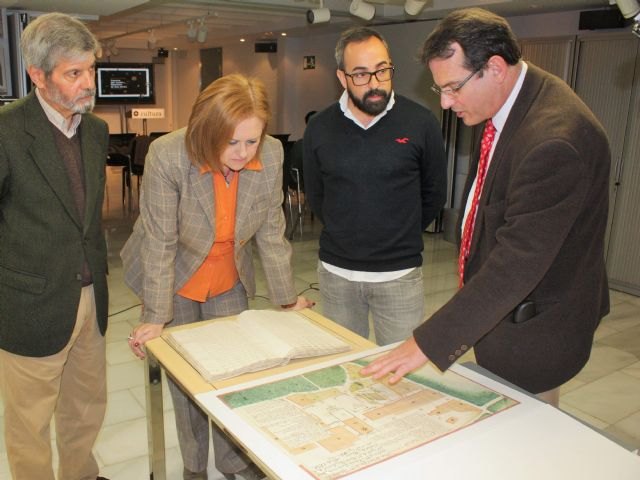 San Javier muestra los ´tesoros´ de su Archivo Histórico en la exposición ´Ventanas al tiempo´