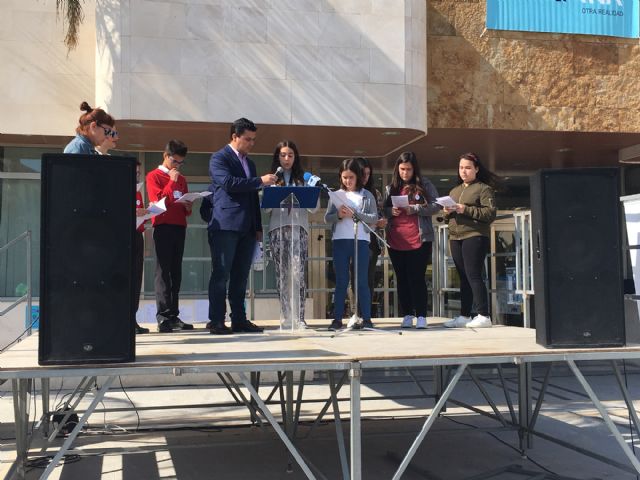 Los niños y jóvenes defienden los hábitos saludables en la Feria de la Salud con la que concluye la I Semana Saludable de San Javier
