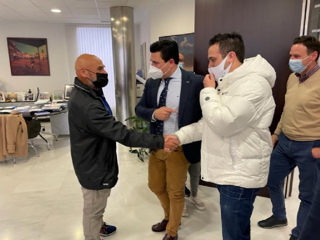 El alcalde, José Miguel Luengo recibe a los deportistas Juan David Zapata y José Antonio Lucas tras sus recientes títulos mundiales