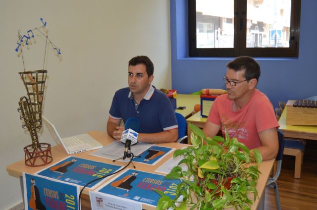 El Conservatorio de Música de San Javier  ofrece 19 cursos de verano que incluyen instrumentos, música moderna jazz, fisioterapia para músicos, y ansiedad escénica