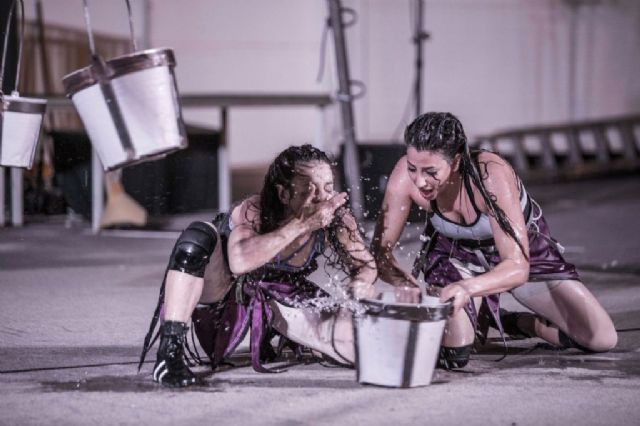 La poesía circense de 'Aigua' sorprenderá al público en la explanada Barnuevo, de Santiago de la Ribera