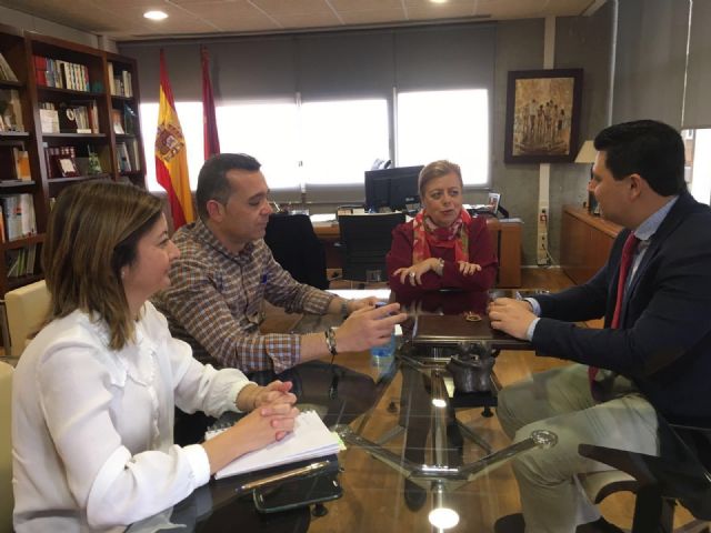 El alcalde abordó con la consejera de Educación la creación del Grado de Danza en la Facultad de Ciencias del Deportes