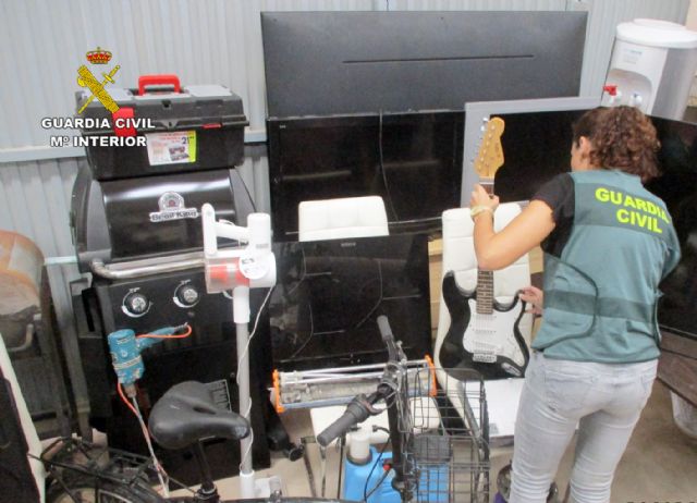 La Guardia Civil detiene/investiga a 31 personas y esclarece más de 60 robos en San Javier