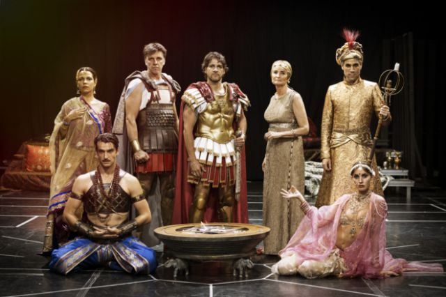 Espectáculo: 'Alejando Magno', de Jean Racine, versión de Eduardo Galán y Luis Luque. Dirección Luis Luque. Reparto: Félix Gómez, Amparo Pamplona, Armando del Río, Aitor Luna, Unax Ugalde, Diana Palazón, Marina San José