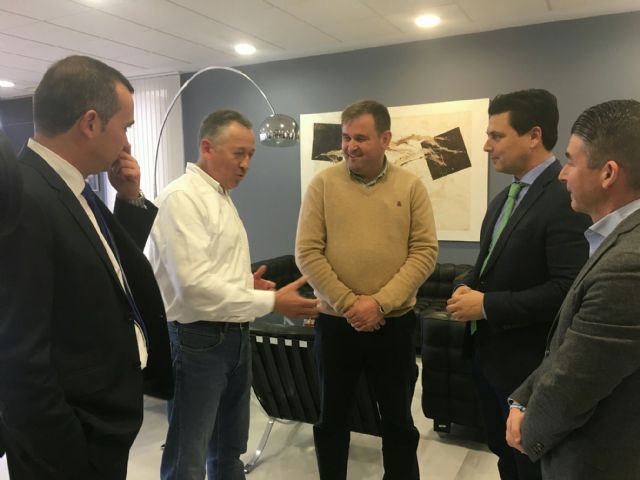 El Ayuntamiento de San Javier y el comité de empresa de AENA en el Aeropuerto se unen