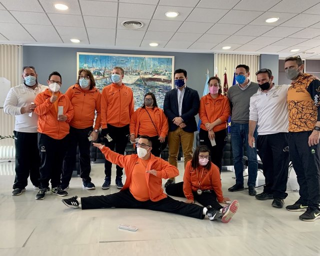 Recepción al equipo de natación de Aidemar tras su paso por el Campeonato de España