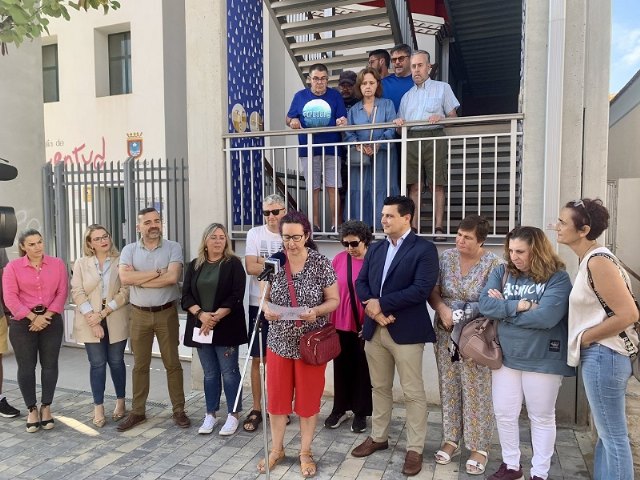 El colectivo Ápices Salud Mental dona al Ayuntamiento de San Javier su obra 'LLuvia de ideas'