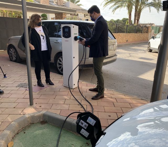 San Javier estrena los dos primeros puntos municipales de recarga  para vehículos eléctricos