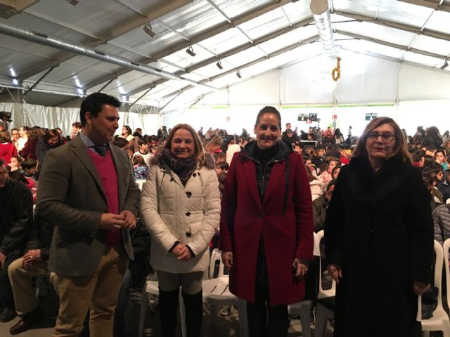 Mil doscientos alumnos de la comarca asistieron a la representación benéfica del musical “Mamma Mía” protagoniza por alumnos del IES “Alfonso X El Sabio”