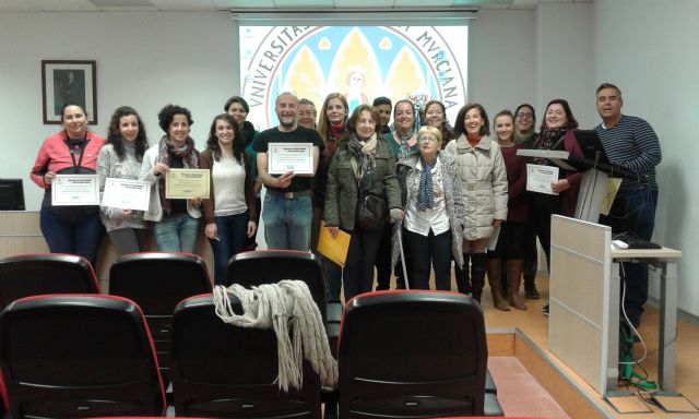 Veintitrés alumnos recibieron sus diplomas tras el curso sobre cómo gestionar más eficazmente una asociación