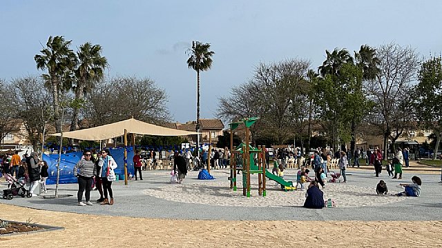 Cita intergeneracional para inaugurar un nuevo parque de 8.000 metros
