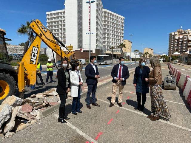 La Comunidad inicia las obras del carril bici que recorrerá La Manga para fomentar la movilidad sostenible