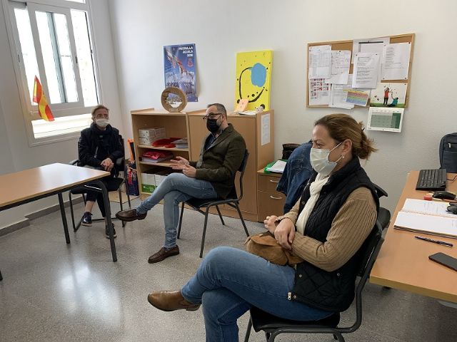 El concejal de Educación, David Martínez visita los colegios del municipio para conocer  sus necesidades