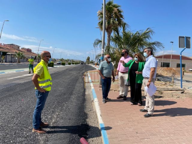 El Ayuntamiento repara el firme y crea un nuevo cruce semafórico en el tramo de la antigua N-332 a su paso por Euro-Roda