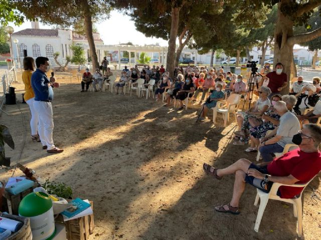 Numerosas personas mayores acuden a la inaugación de la Red de Puntos de Encuentro de Personas Mayores de San Javier