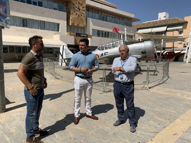 Aviones en la calle en San Javier y Santiago de la Ribera