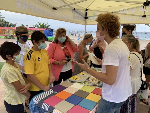 El Ayuntamiento de San Javier y Ecoembes llevan la economía circular a las playas