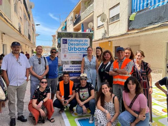 El Día del Medio Ambiente se celebró en el barrio de San Francisco Javier con la actividad 'Cuido mi barrio'