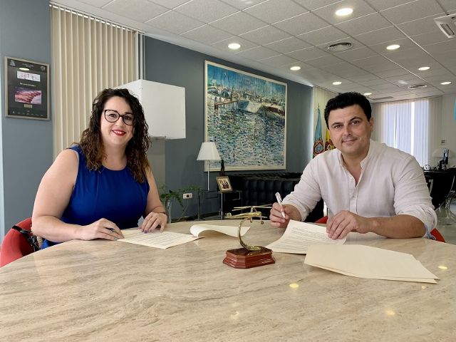 El Ayuntamiento renueva convenio de colaboración con la asociación del Carnaval de Santiago de la Ribera