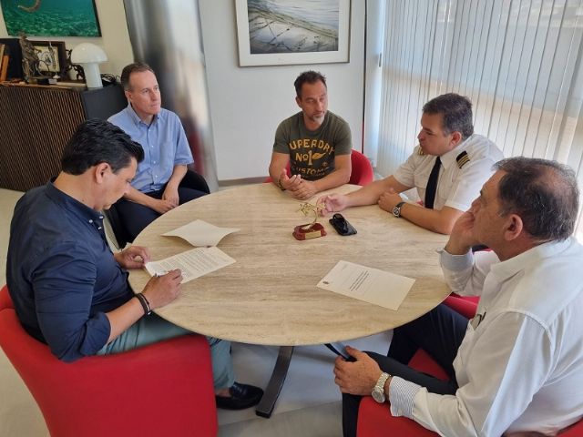 El Ayuntamiento inicia un convenio de colaboración con el Aeroclub Mar Menor