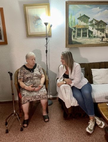 El servicio municipal de comida a domicilio llega cada día a 34 personas mayores en San Javier