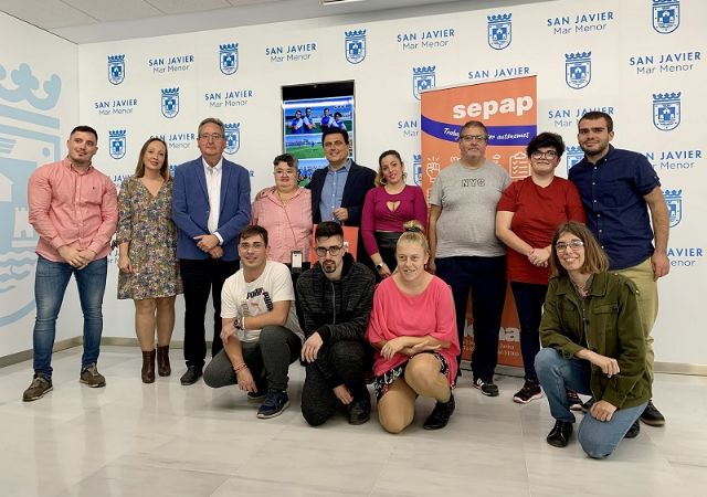Aidemar presenta en el Ayuntamiento su Calendario Solidario 2023 que este año cuenta con la colaboración del Mar Menor F C