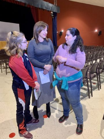 Más de 500 alumnos de 3º de ESO reflexionan sobre el acoso escolar con la obra teatral 'Menina'