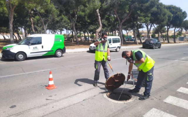 San Javier inicia la campaña de desinsectación y desratización en el alcantarillado municipal