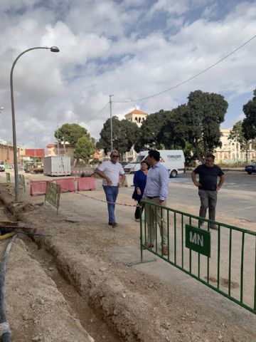 Obras renovación de servicios en las calles adyacentes al nuevo parking municipal en el PERI de Telefónica