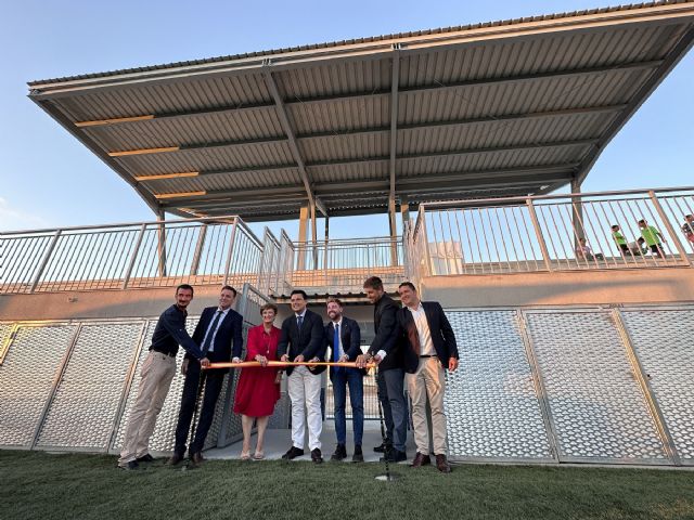 El campo de fútbol de Santiago de la Ribera amplía sus instalaciones con una grada para 400 personas, vestuarios y otros servicios
