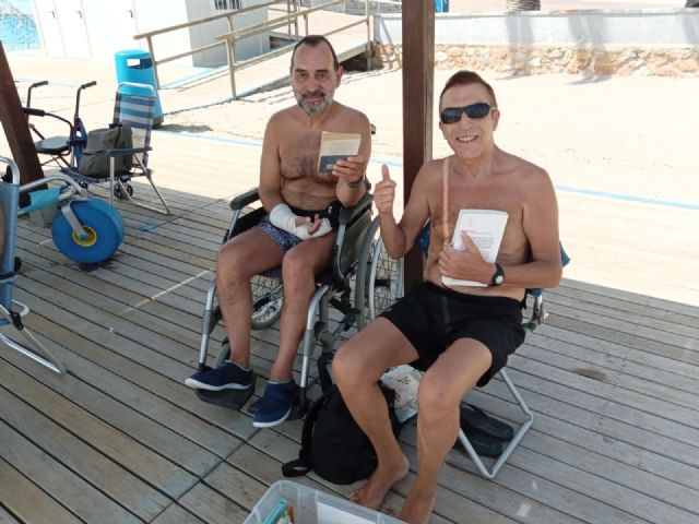 La Biblioteca de San Javier tira de imaginación para que no decaiga la lectura durante el verano