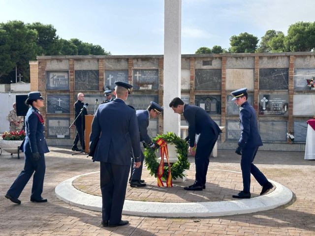 La AGA celebra el Día de los Caídos por España con un acto solemne en el recinto militar del cementerio de San Javier