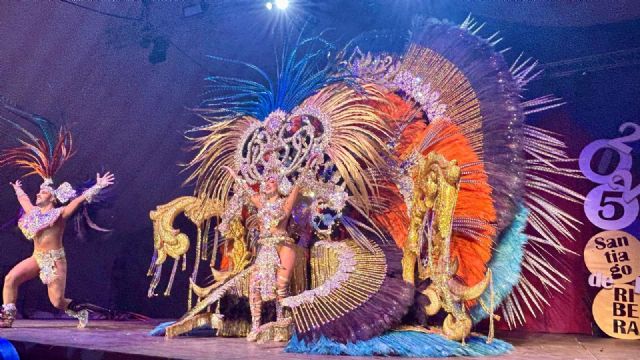 María García y la niña Amelia Ana Hrabar, elegidas reinas del Carnaval de Santiago de la Ribera 2025