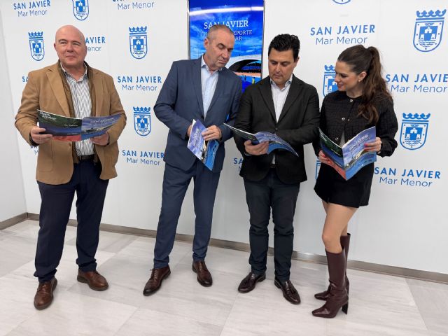 El alcalde José Miguel Luengo presenta el Anuario 2024 de San Javier