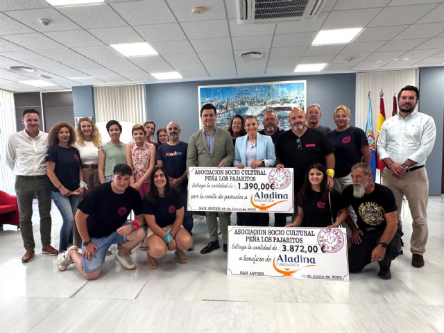 La peña Asociación socio-cultural Los Pajaritos entrega 5.262 euros a la Fundación Aladina