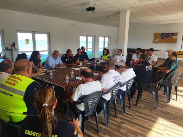 Los servicios de Seguridad y Protección Civil se reúnen para coordinar el verano ante posibles emergencias en La Manga