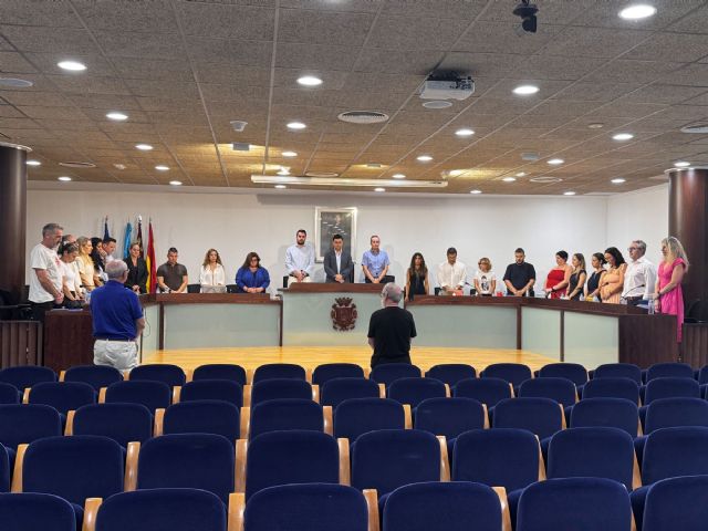El Pleno comenzó con un minuto de silencio por la muerte del piloto Borja Gómez