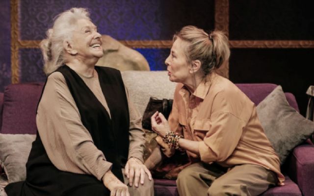 Lola Herrera da vida a la artista sudafricana Helen Martins en “Camino a la Meca”