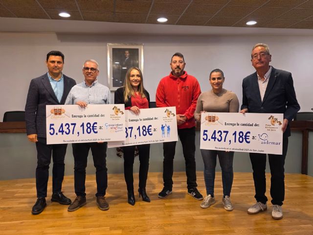 La peña El Cantazo entrega la recaudación del Oktoberfest a tres entidades sociales
