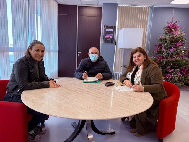 El nuevo convenio con la Asociación de comerciantes Centro Abierto refuerza el comercio local en Navidad