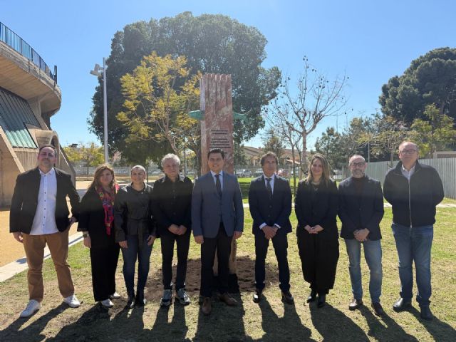 Un monumento simbólico de Nicolás de Maya recuerda el vínculo de San Javier con el Entierro de la Sardina